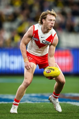 Callum Mills has, along with Isaac Heeney, been talked about constantly over the past few years as almost inevitably being destined to play full time midfield despite being elite when starting deeper upfield. In round 1 it was Mills who played a full game in the guts with Heeney mostly staying up front, which makes the former an excellent prospect to fit into the top six fantasy defenders in 2021. He was productive in every midfielder stat last week including two goals, underlining that he has the complete game to deliver premium scores every week. Trade him in if you can!