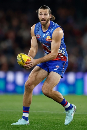 Marcus Bontempelli looked in the preseason like everything had clicked for him, and in round 1 he continued on his merry way against an admittedly poor and porous Collingwood midfield. He won't always have things as easy as that, but he's very much in the discussion for joining the top eight mids in the competition, especially since new recruit Adam Treloar is being used sparingly on the outside running off a wing to allow Smith to stay central. Five FAs were the only fly in the ointment in his performance, but that should be an outlier for a player reaching the peak of his powers.