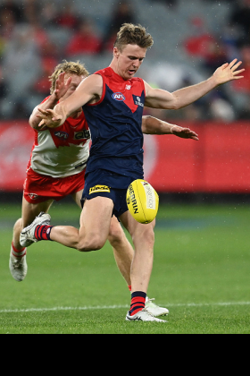 James Jordon remains in a lot of fantasy sides post-bye, with some choosing to keep him as an M9 for bench cover, and others struggling to upgrade elsewhere and leaving him to last. His role starts on a wing and roams across midfield both inside and out, making good use of the rising tide of the Melbourne midfield to get involved in link play to pleasing effect. As a first-year player at the age of 20 he has more stamina than the average 18-year-old, and he is still capable of producing startable scores late in his debut campaign. Nevertheless, he is not an best-22 fantasy keeper quite yet.