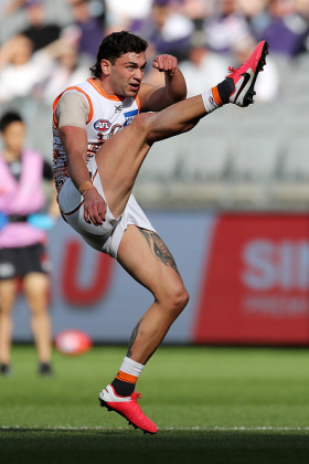 Tim Taranto was shaping up as an excellent premium choice for fantasy coaches heading towards the end of the 2021 season, but a couple of poor scores while starting out of the centre put a stop to any triumphalism by his owners. Perhaps it was tactical, perhaps he was being carried due to an in-game shoulder knock, but he has now returned to the pivot and resumed his premium scoring ways. Is this a red flag on him going forward, or can we put it down to a temporary blip? Either way, he's probably not going to figure as prominently in fantasy plans for 2022.