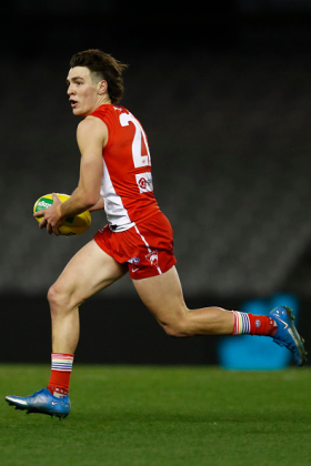 Errol Gulden made his name in his debut campaign of 2021 as a half forward flank, but in recent weeks he has shifted up to a wing. There may not be much functional difference between the two at times, as HFFs tend to drift up to midfield anyway and Gulden is an attacking wingman who specialises in deliveries inside 50. Nevertheless it probably means he attends more stoppages around the ground, leading to a bump in fantasy output over the longer term. His game is more suited to Supercoach at this stage with an emphasis on quality over quantity.