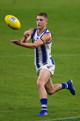 Tom Powell has not been picked for most of 2022 in the senior side at North Melbourne, a side most definitely in rebuild mode and supposed to be playing the kids. Powell is one of their highest-ranked draftees so you'd think he would be picked in the ones regardless of form just to get games into him, but he has languished in the magoos until today. For fantasy coaches looking for value especially in daily formats, how do you gauge the ceiling of a young midfielder like Powell in his first game back after paying some dues? It would be a brave coach to buy him today.
