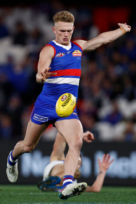 Adam Treloar made his name coming off a wing for Collingwood and has also spent time on the flanks at the Bulldogs, but in recent weeks he has been starting in the guts more and more with his fantasy scores ballooning out into serious premium areas. One can never be quite sure of roles under Luke Beveridge as he does love to spin the magnets, but it appears Marcus Bontempelli, Tom Liberatore and Treloar are the preferred CBA combo for now, with Jack Macrae and Bailey Smith relegated to roles starting outside the centre square. Worth a look for a trade-in.