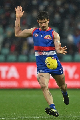 Tom Liberatore has, like his famous father Tony, always been an inside midfielder at heart despite the roles that his coach has asked him to do over the years. Not really a forward, most comfortable reefing out handballs from under packs, he fits the mould of the classic bull mid. In today's AFL, however, accumulating possessions between contests is almost of equal importance to help the team's transition game, and Liberatore showed last week on the wide expanses in Perth that he can also do that, making him a fully-rounded mid contending for top eight fantasy scorers.