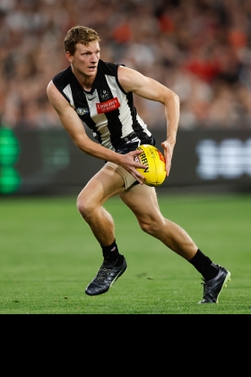 Will Hoskin-Elliott has been a bit-parts player at Collingwood for many years now, playing various roles on the wing or flanks, and sometimes called upon to play a key position role when the team is undermanned enough to need someone tall enough to play it, even if his skinny frame does not lend itself to contested pack work. Last year it was a half back flank and the previous year a wing, but in 2025 he has started mostly as a half forward flank as a fourth tall, in the manner of Will Hayward or Callum M. Brown. This role can be lucrative on the right day... maybe today?