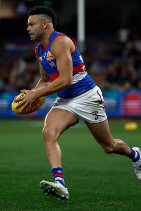 Jason Johannisen has been the most explosive runner off half back for the Western Bulldogs for a long while, but a few injuries have seen him lose a yard of pace. He can't keep doing wind sprints all day like Jarman Impey or use elite positioning to cover for his age like Jake Lloyd, so his place in the Dogs' best 22 is increasingly reliant on reputation. With Bailey Dale firmly ensconced in his old role, he generally starts deeper and uses guile and craft to play his role, hoping for another medal to add to his collection from the 2016 flag run. Best of luck, JJ!