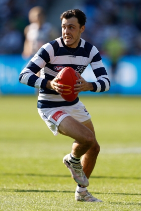 Brad Close at his peak was one of the most damaging half forward flankers in the league, an early pioneer of the high half forward role where players perform wind sprints up and down the ground to draw defenders out of their structured zones. In recent years his workrate has dropped off as his fitness and age factors told, with Gryan Miers now firmly in the #1 spot on the depth chart at that specialised position. With Tyson Stengle out through injury, his role may start deeper than ever before as the Cats need a crumber at the base of packs inside 50.