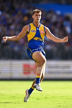 Cooper Duff-Tytler has been eased into senior AFL life in a year where the rules have been changed to allow tall young ruckmen to play minimal minutes with the abolition of the substitute rule. The Eagles have been using him off the bench mostly up to now, but they have dropped Jack Williams today meaning that CDT is technically supposed to be third key forward in the West Coast front six. As with almost all first-year rucks, his shanks are spindly and his future is filled with protein shakes to fill out his frame, but today he gets more responsibility in the ones to show his wares.
