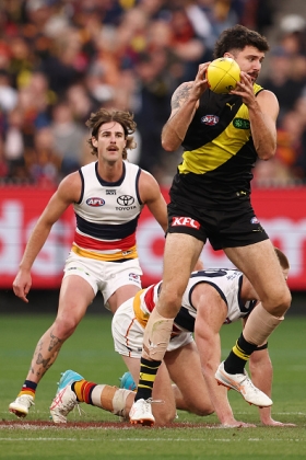 Oliver Hayes-Brown has had an AFL journey in 2026 action that is a reminder, if any were needed, that the majority of young talls on AFL lists are there for development, not to play seniors. Long-term injury to Toby Nankervis left the Tigers undermanned in an essential position, and they brought Hayes-Brown in for his debut game as lead ruck. That did not work. When he has been seen again in the seniors, it has been as support for Noah Balta, who lacks much in the way of ruck craft but at least has a mature body to last a full game leaping into other behemoths. Fantasy coaches know this.
