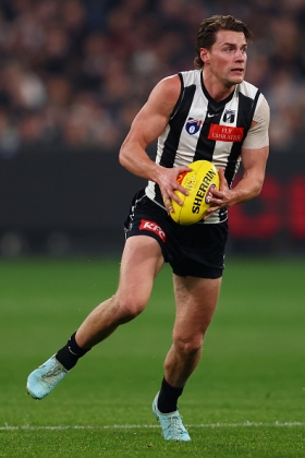 Patrick Lipinski is one of a number of veteran Collingwood players who have been carrying the team for a fair while now, and might have already been cleared off the list at other clubs. Scott Pendlebury is now the games record holder, and the Magpies could stand accused of holding onto their experienced players too long and not blooding their younger players enough to test their potential. Collingwood have relied on their older players to get them over the line in several games this year as they chase one more finals appearance, and it's the Lipinski types who they lean on.