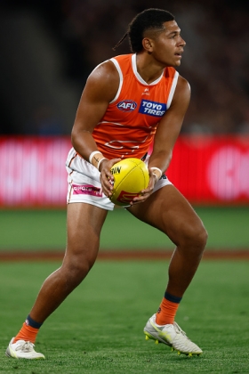 Josaia Delana started his senior career at GWS off a back flank, and performed well without setting the world on fire. The Giants are already blessed with two superstar HBFs in Lachie Whitfield and Lachie Ash, with the latter taking some time in the centre at times this season with the advent of Delana and other young half backs. In recent weeks Delana has been asked to switch to a forward flank to apply frontal pressure, another role where he is just a soldier rather than a game-turner. Such is life at a club suffering so many injuries; you fit in where the coach needs you most.