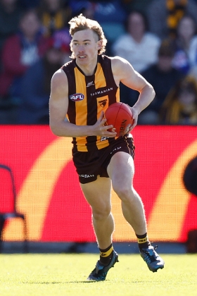 Bailey Macdonald was managed out of last week's game and returns for this one, an indication that he is perhaps not cemented into a best 23 spot at Hawthorn quite yet but is not far away. Job security is always a concern for fantasy coaches, and in the younger Macdonald we have a classic rebounding back flanker who faces stiff competition from the VFL in the form of Flynn Perez and Bodie Ryan. The Hawks have been a lucrative source of defenders under Sam Mitchell, and with Karl Amon and Jarman Impey both past 30 there are spots up for grabs in future.