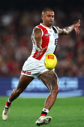 Bradley Hill brings up his 300th senior AFL game tonight, and has found a new lease of life off a half back flank to resurrect what had seemed like a career well into the twilight. Even before Nasiah Wanganeen-Milera's season-ending injury, Hill had been regularly racking up thirty disposals per week coming from the position which makes best use of his tireless run on the outside. Perhaps it was the previous injury to Jack Sinclair that allowed him to assume this lucrative mantle, and it may not survive into the new year, but fantasy owners love it in the short term..